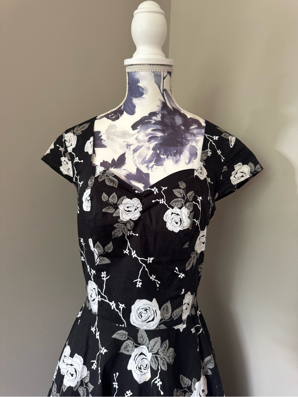 Hell Bunny Black & White Rose Fit And Flare Midi Dress - Picture 2 of 7